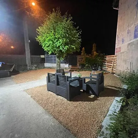 Avec Jardin Et Barbecue, 2 Pers *