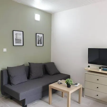 Avec Jardin Et Barbecue, 2 Pers Apartment Thiers