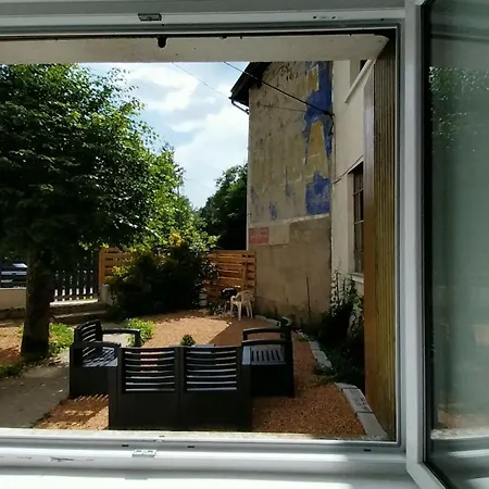 Avec Jardin Et Barbecue, 2 Pers * Thiers