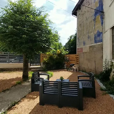 Avec Jardin Et Barbecue, 2 Pers * Thiers
